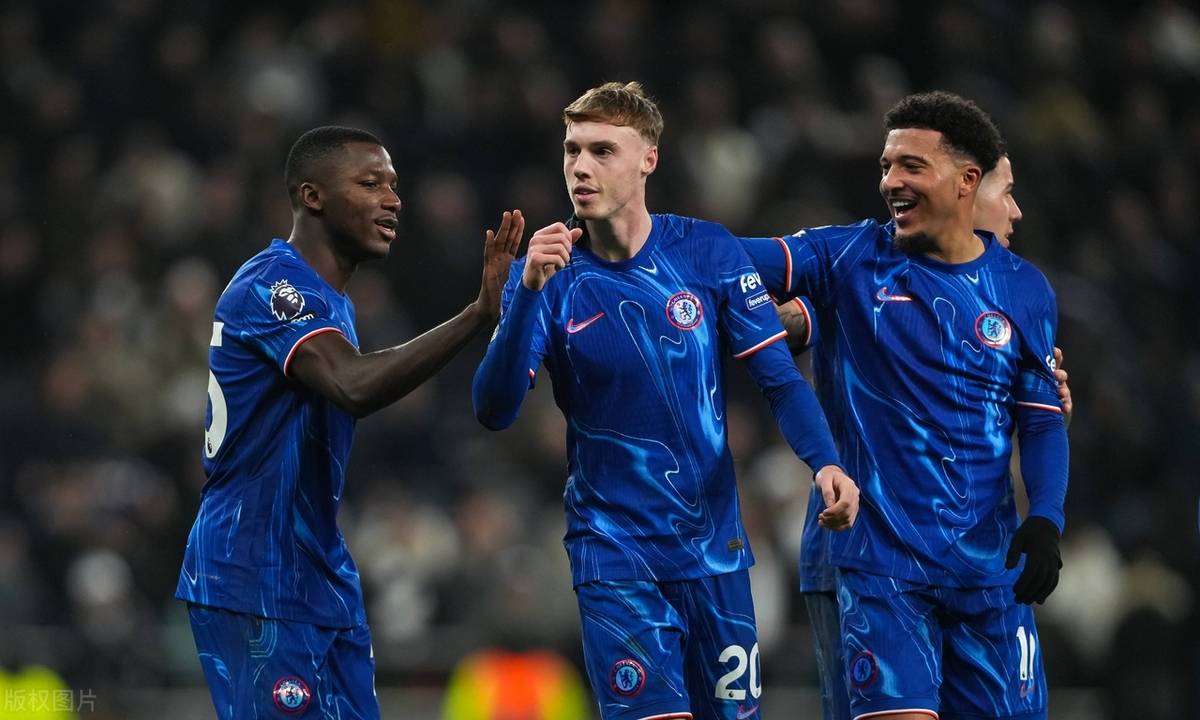 背后同样依 背后同样依